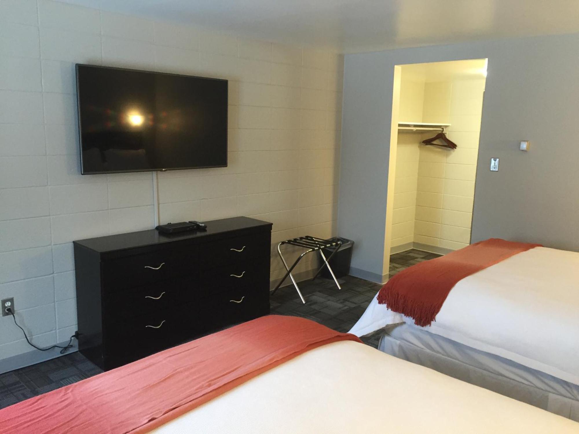Grand Marshal Inn 2*
