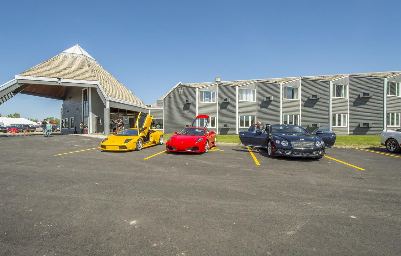 Grand Marshal Inn 2*